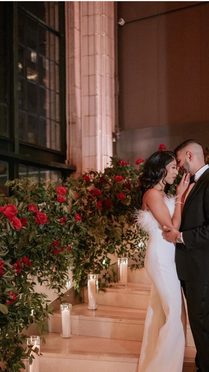ROSES ARE RED…
BRIDE: @nmaddali
PHOTOS: @charmipena
VIDEO: @amorinmotion
MAKEUP: @cinderellabridez
DJ: @diusaevents
CAKE: @citysweetsnyc
VENUE: @guastavinosnyc
OUTFITS: @gauravguptaofficial @nadinemerabi