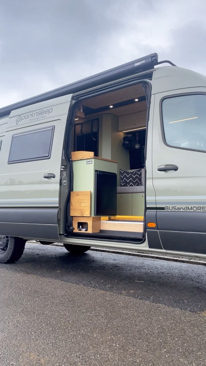 Kleiner Vorgeschmack zum letzten Projekt!✨
Details zum Umbau folgen demnächst🥳
#full #vanconversion #handmade #swissmade #campervan #sprintervan #sprinter4x4 #offroad #vanlife #camperlife #wood #madewithlove