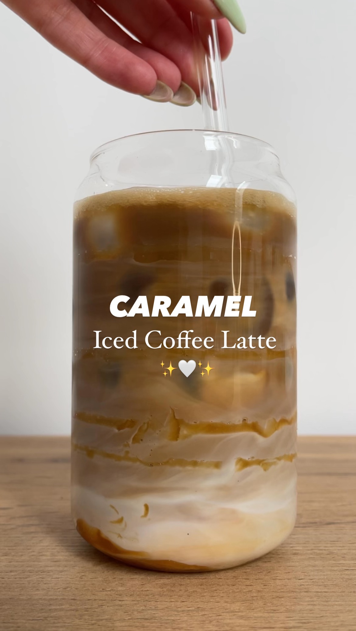 Caramel Iced Latte 🧊☕️ Recipe👇🏼
Recipe:
- add caramel syrup
- create the special syrup rings with milk frother
- add ice cubes 🧊
- follow @coffeemama.eu for more
- add milk of your choice
- pour in one shot of espresso
- optionally add some whipped cream at the top
That’s it 😊 enjoy!
.
.
.
.
.
#caramelcoffee #icedlatte #caramel #coffeemama #icedcoffee #caramelicedcoffee