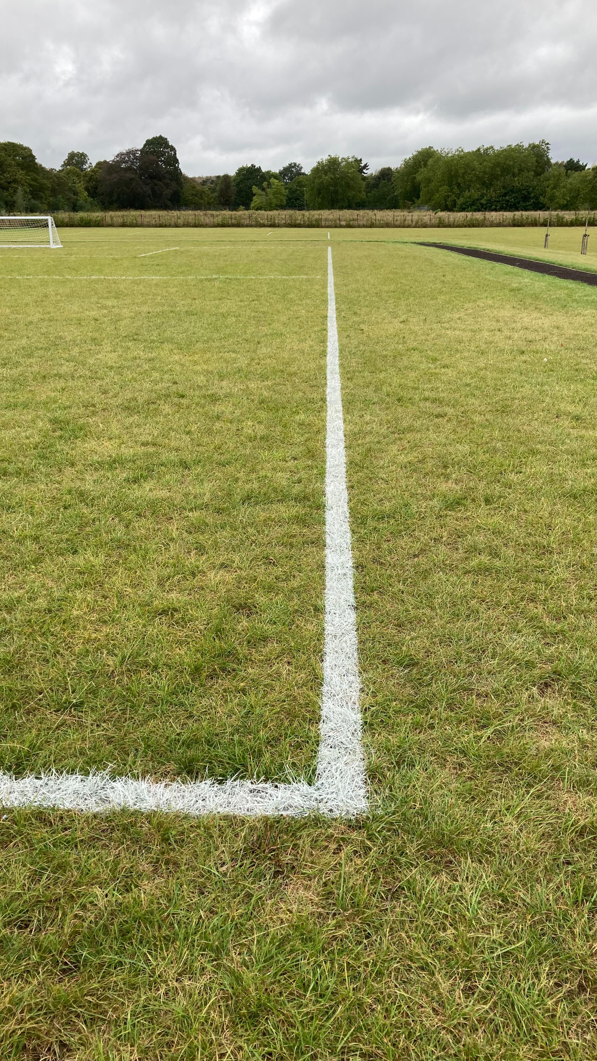 😍 Turning a school field into a pair of 5v5 pitches, knowing you’re making the PE department’s life easier and bringing excitement and joy to the children using them.
#linemarking #groundsman