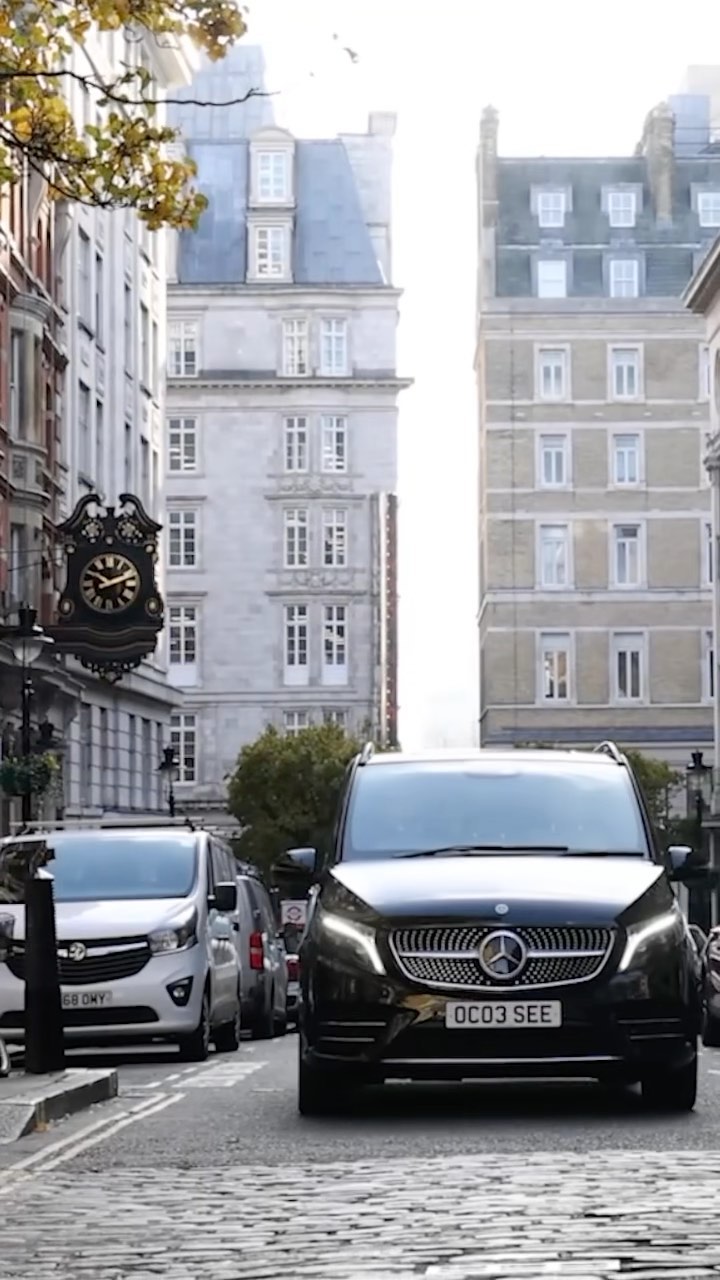 Last minute Christmas shopping? Sight seeing in London with the family?
Allow our chauffeurs to transport you smoothly around town in one our brand new @mercedesbenz #VClass.
Link in bio to book.
#chauffeur #mercedes #mercedesbenz #mercedeslovers #chauffeurservice
