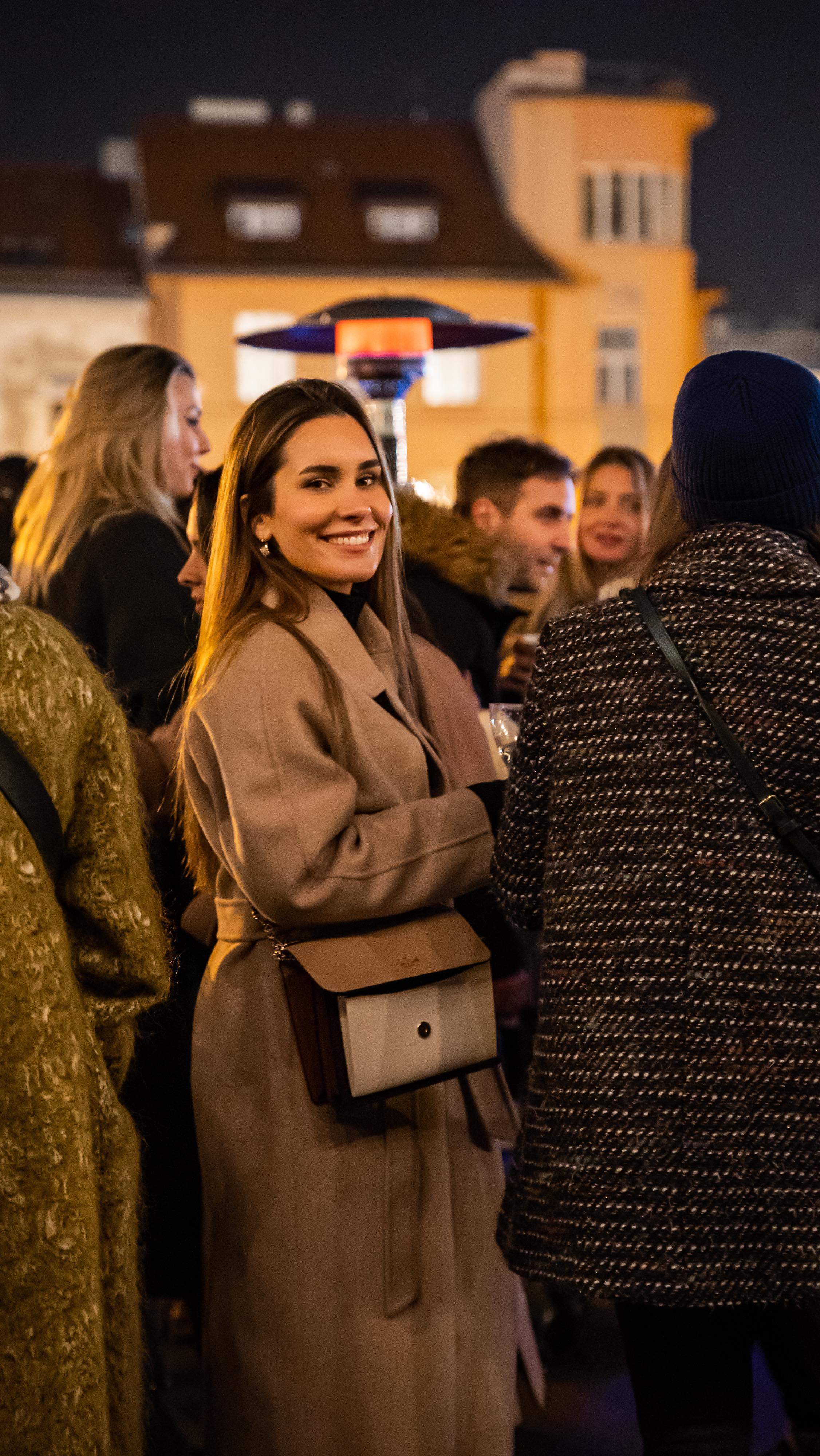 Niste valjda mislili da se nećemo vidjeti do proljeća? Družimo se na božićnom pop-upu u prosincu i to dva petka! 🎄🎁 #petkomjedemonaplacu #bozicnaplacu