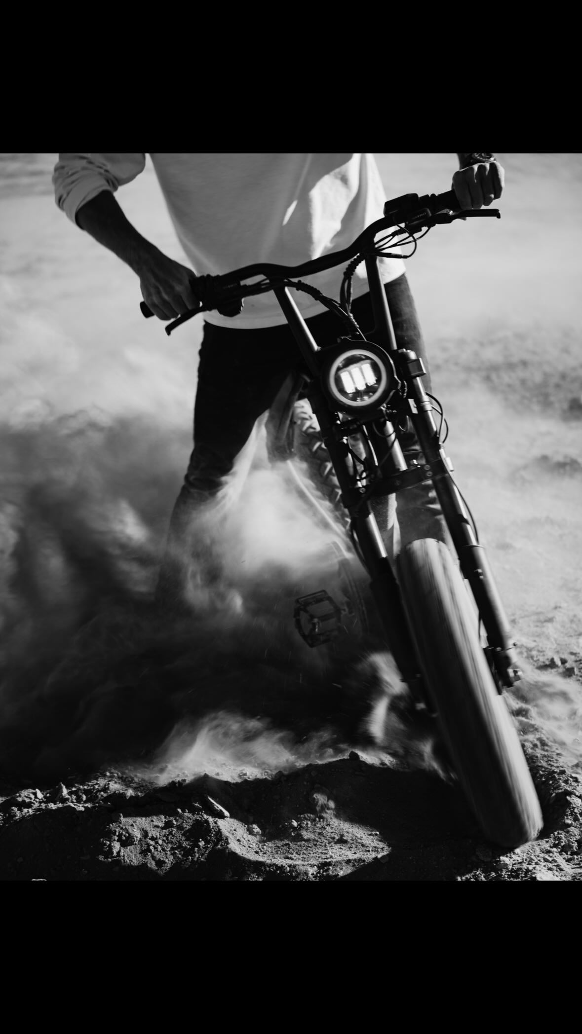 Back in the Wild West with my partner @hamiltonwatch for some run&gun content creation. 
There’s nothing like being out in the middle of nowhere - getting your creative juices flowing and playing with the environment around you. 
Those 4 days in Utah were intense, shooting from sunrise to sunset every day, but the content that came out was incredible. Can’t wait to share that with you guys soon
#hamiltonwatch #stepoutside #hamiltonfamily