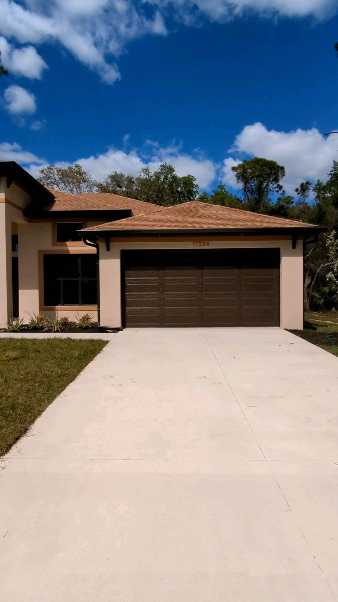 Take a look inside this custom "Amelia" ๐๐
.
.
.
.
#qualitybuilt #comehometoquality #customhome #customebuilder #swflhomebuilder #30yearsofexperience #qualityhomesofpc #hometour #newconstruction