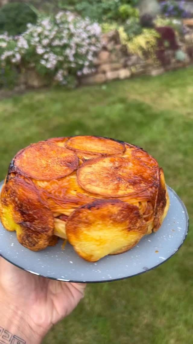 Spot the cat at the end 👀