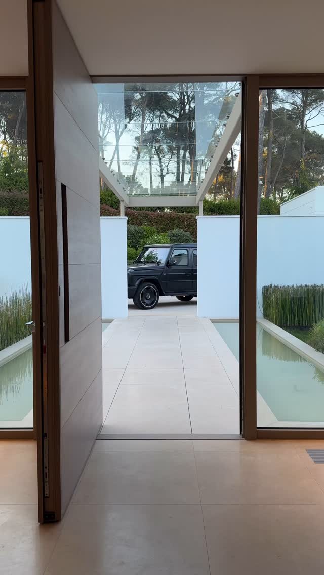 POV: You’re leaving your €25M home for dinner.
Would you live here? Our new listing in Mougins is coming soon. DM us for more information📲
From dream homes to holiday escapes — we handle it all. Your full-service real estate partner on the French Riviera - @avenir.realestate
#luxuryhouse #luxuryhomes #avenirrealestate #realestatefrance #realestatefrenchriviera