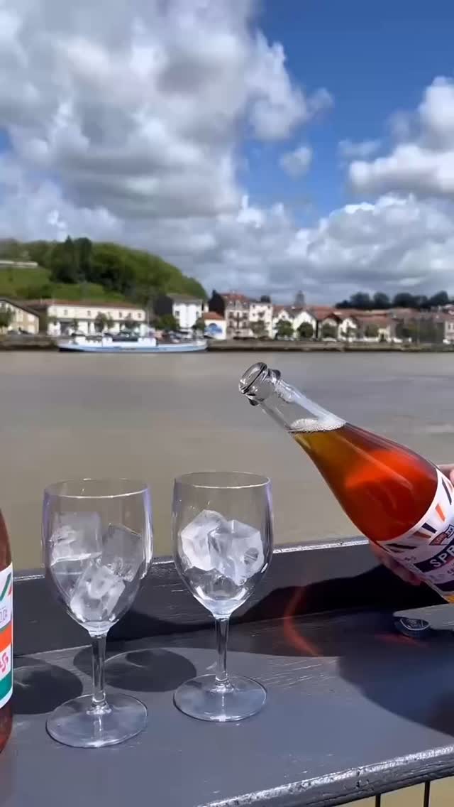 On leur a fait goûter notre nouveau Spritz LOREAK…
Ils ont adoré.
Ce qu’ils ne savaient pas ?
👉 C’était la version sans alcool
Spritz LOREAK – avec ou sans alcool, à vous de choisir ✨