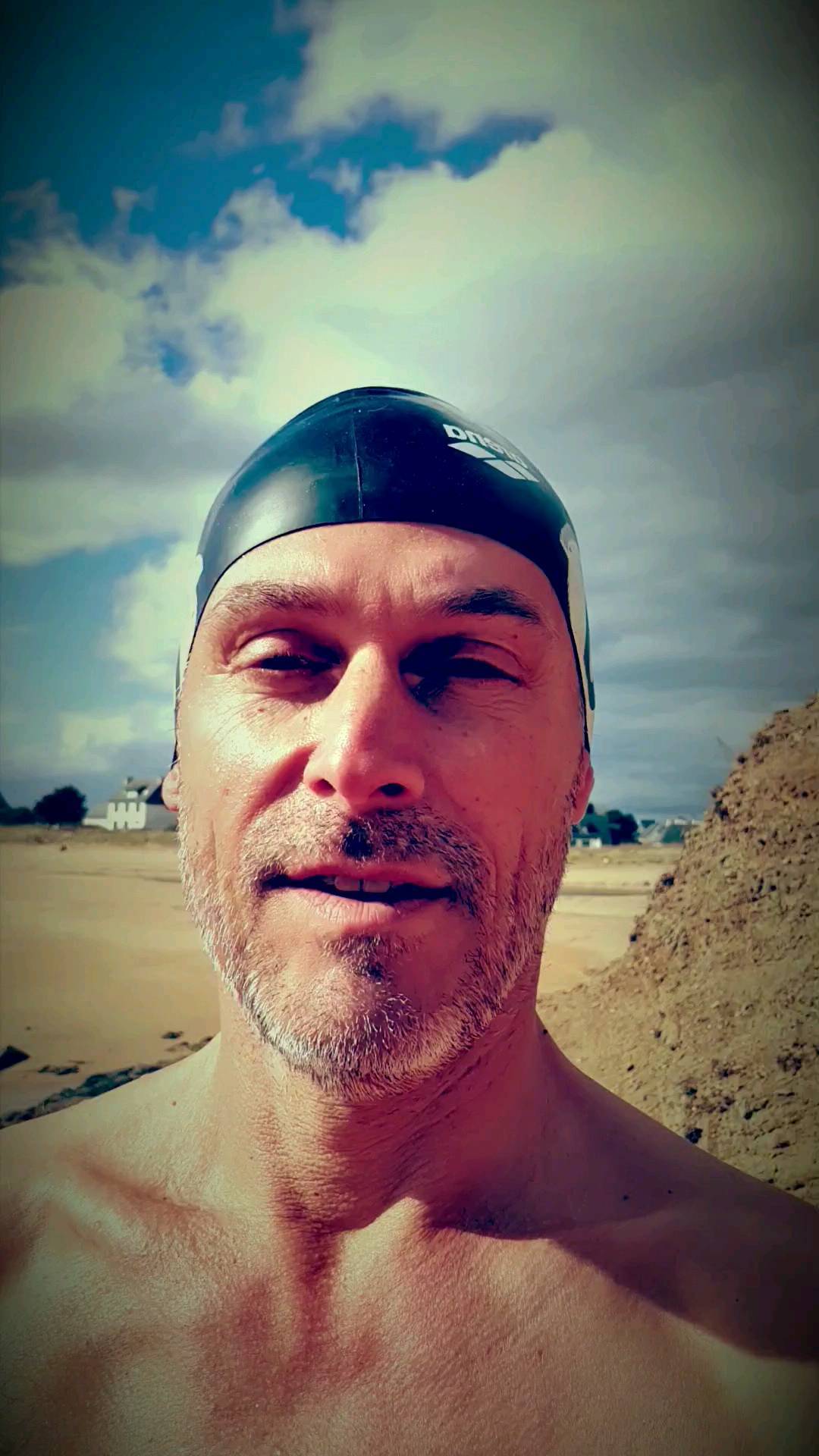 Rendez-vous le dimanche 5 mars pour le Bain de la Mor sur la plage de Bellangenet au Pouldu afin d'expérimenter les bienfaits du froid et de la respiration.
https://www.facebook.com/profile.php?id=100057843362156