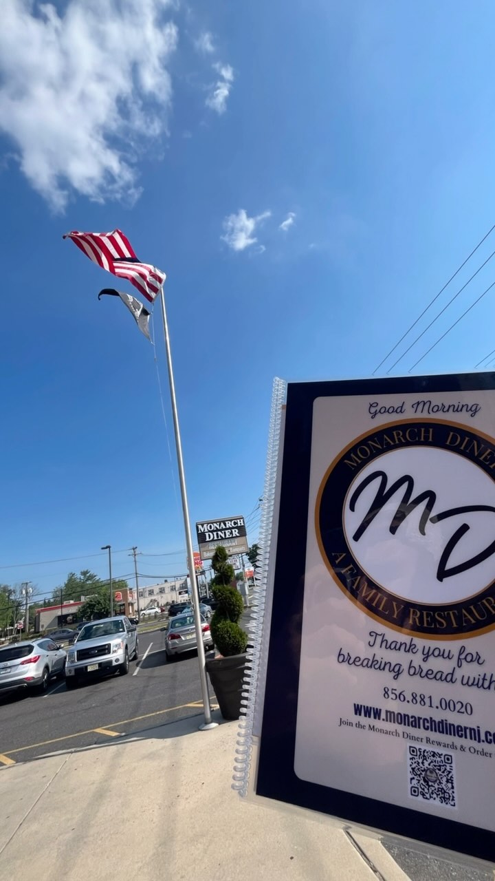 Signed, sealed and delivered 📦🚚 to @monarchdiner
Menus that sell made in the USA 🇺🇸
That’s the only way we roll.
#uppercaseprinting #oramadigitaldesign #madeinusa #orama #vision #diner #nj