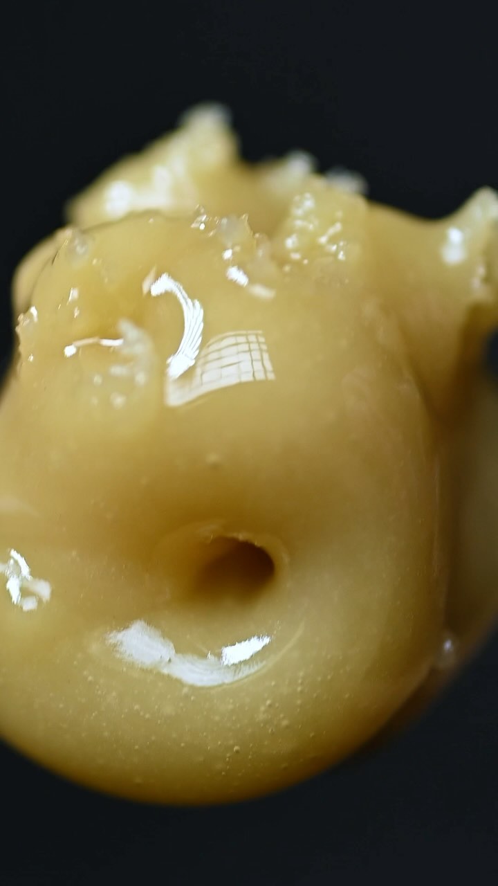 This #zberries is absolutely slamming. Bringing the heaviest of red cherry cough syrups and a load of underlying flavors to fans everywhere. #getexotic #quantumexotic
.
Www.quantumexotics.com is your trusted source for the finest thca in the land. What say you?