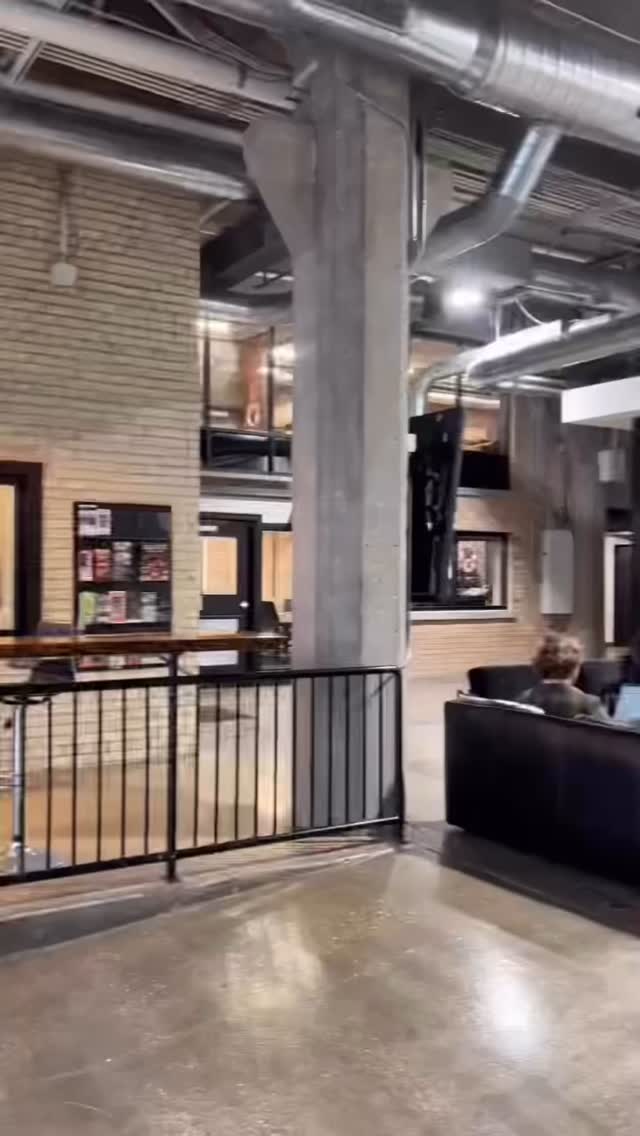 All coworking spaces are the same? Think again!
Here are 10 essentials we believe every space should have — and yes, Irontek checks every box 😉 ✅