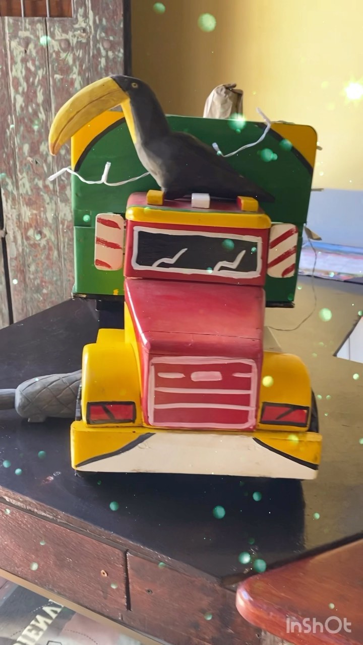 Check out our local handicraft and products @tortugabooluda @esquinadeloscafes @lecocopassion17 🧽☕️🧑🎨🇳🇮#hostalleonnicaragua #tortugabooluda #tranquilotraveler #discovernicaragua #leonnicaragua #artesanianicaragua #lecocopassion