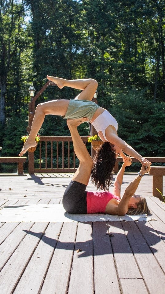 🌿A sweet escape.. at @cherryridgeretreat
🚫Don’t book this place if you’re looking for chaos, crowds, or city noise.
Cherry Ridge Retreats is where tranquility takes over — private luxury cabins tucked in the heart of Hocking Hills, surrounded by nature, starry skies, and silence you didn’t know you needed.
Family-owned, with numerous properties to choose from, a local winery just down the road, and major hikes minutes away — it’s the reset you’ve been craving.
📍Book your escape now before someone else beats you to it.
#HockingHills #CherryRidgeRetreats #NatureGetaway #OhioCabinVibes #WeekendWanderer #UnplugAndRecharge
#hockinghills #travelmoments #ohioexplored