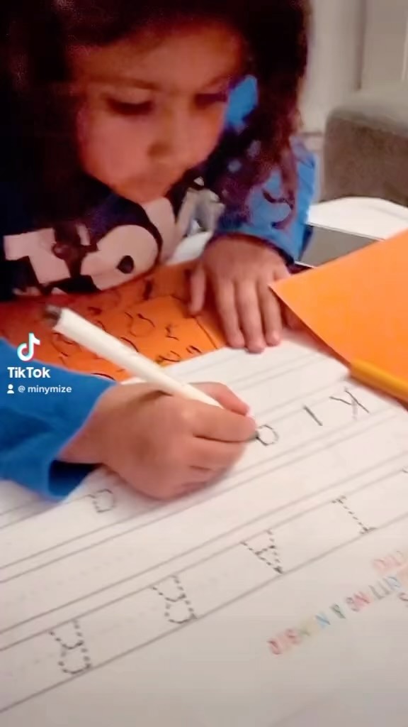 Love the way my #haribobaby is using @minimes_world_of_adventures learning pack and practicing her motor skills and writing skills. She has learnt all her basic shapes (even how to say them eg parallelogram)
If you would like a set visit the website (link in bio)
#messy #learningthroughplay #makinglearningfun
#festive #personalisedgifts #colouring #learning #creatingmemories #funlearning #nurturingthelittleminds
#playandlearntoday
#cubs_at_play
#myplay4today #moppetswiki
#rihuscorner
#messyplayanyway #rainbowmumplay
#openplayyourway
#sensoryplay
#kidscraftstagram
#createandplaywithus
#createandinspireus
#messyplayideas
#messyplayalong
#playsetup
#shareyourplay #ourlittleworldofplay