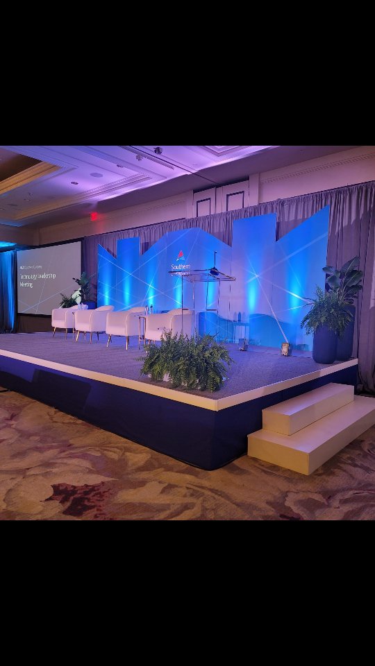 I love a good stage set. 😍 grateful to just be here 🙏🏾
#stagedecor #stagedesign #stagesetup #softseating #motivationalspeaker #vote #celebration #conferencesetup