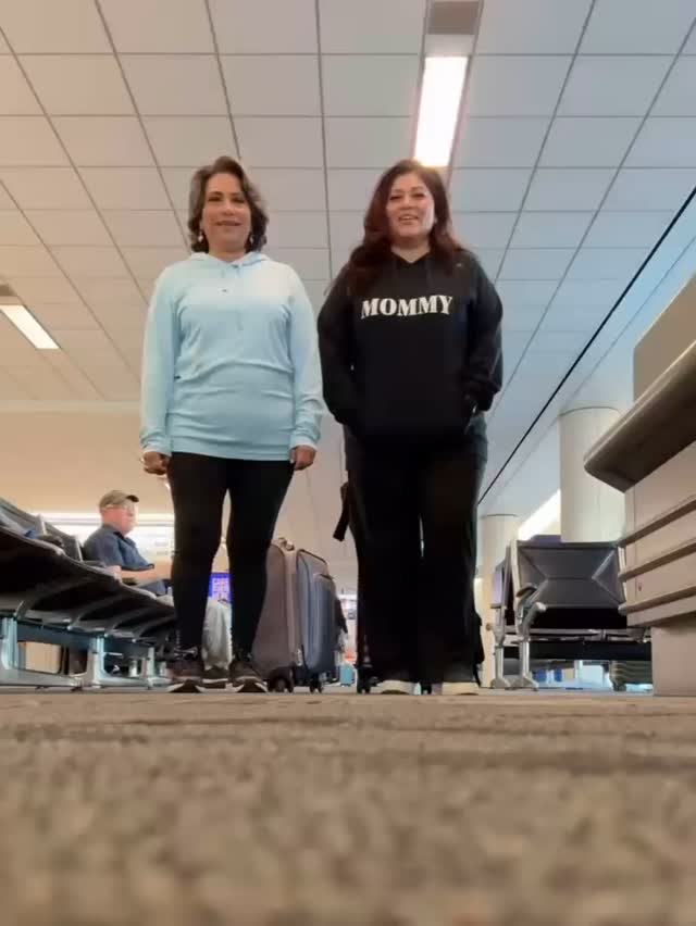 I love that my job is so flexible and allows me to do lots of traveling. I don’t usually post there on my business but why not my sister and I went to Portland Oregon and visited with my daughter.