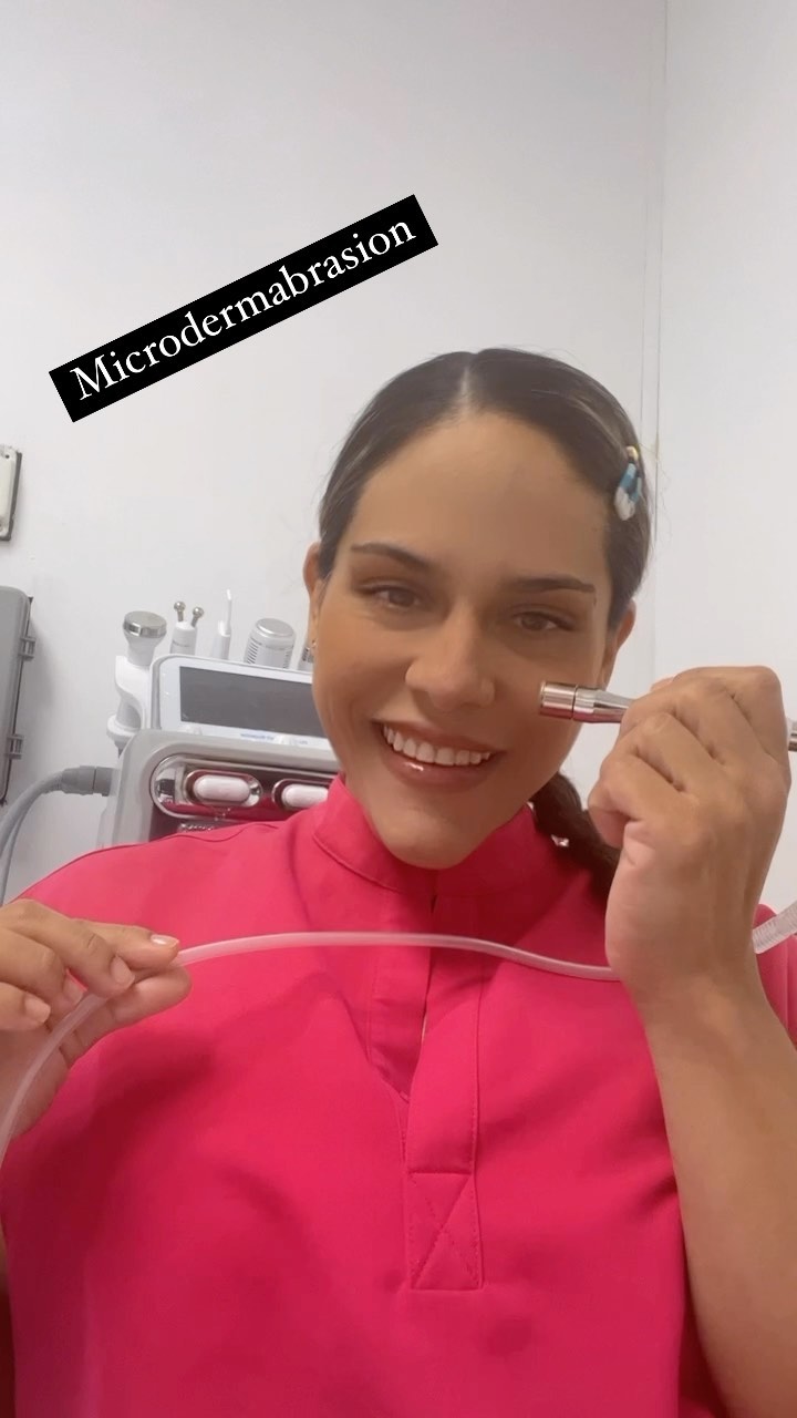 English- Microdermabrasion- with diamond tips is a controlled, precise and progressive exfoliation therapy of the most superficial layer of the skin so that dead cells are removed from the surface of the skin, promoting the recovery and development of a healthier and youthful-looking skin.
•
•
•
Spanish- Microdermabrasion?…. La Microdermoabrasión con puntas de diamante es una terapia de exfoliación controlada, precisa y progresiva de la capa más superficial de la piel de modo que se retiran las células muertas de la superficie de la piel, promoviendo la recuperación y el desarrollo de una piel más saludable y de apariencia juvenil. •
•
•
•
•
•
#instareels#instafunny#estheticianexpert#microblading#microdermabrasion#facials#facialmassage#experiencia#professionalesthetician#woodtherapy#wax
