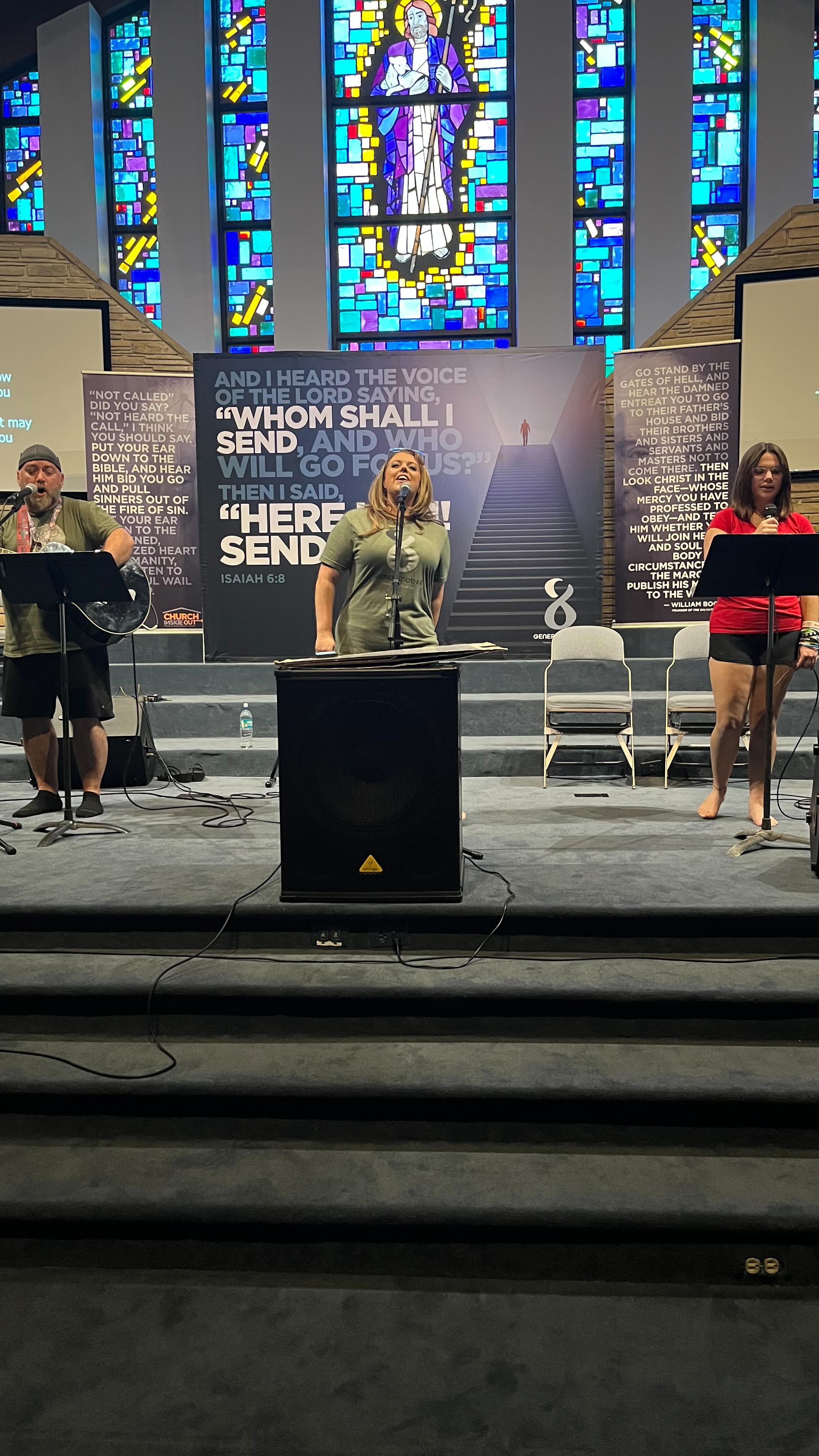 My heart!!! I love worshiping with missionaries that are broken for people and want to see them set free! What an honor tonight! And so thankful to have my family with me! #musicianary #missions #worship #jackson5 @mobile.missions.network