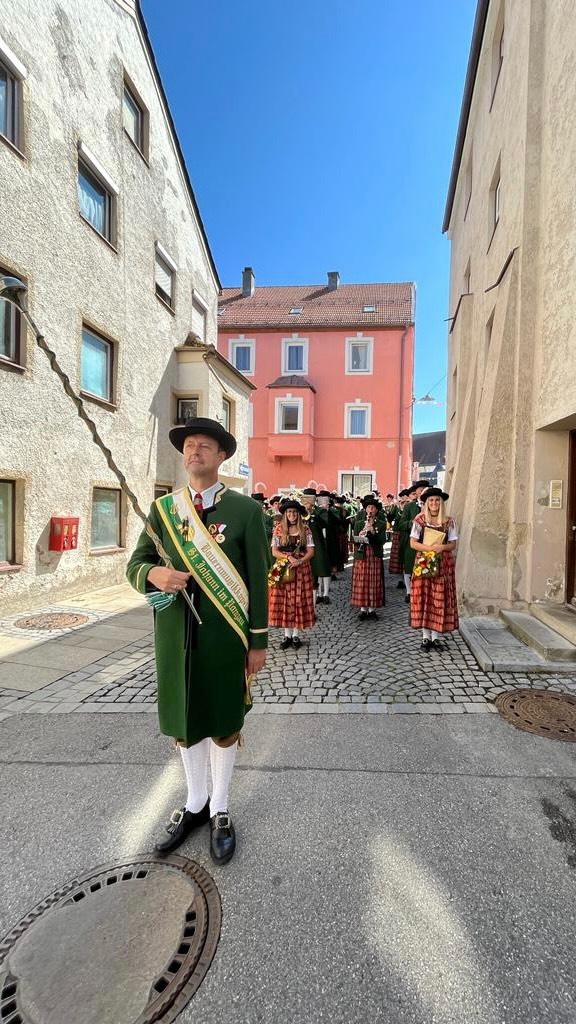 Best of unserer letzten Ausrückung in Mühldorf am Inn 😉🎶 Es war uns eine Ehre!
#bauernmusi #bmk #esistsoschöneinmusikantzusein #ausrückung #sundayfunday #mühldorfaminn #bmkstjohann