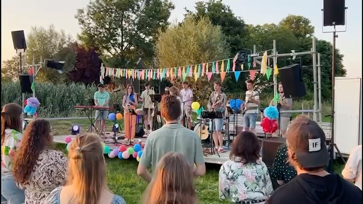 Alweer 2 weken geleden gaven we ons zomerconcert! Bekijk hier hoe het achter de schermen er aan toe ging.