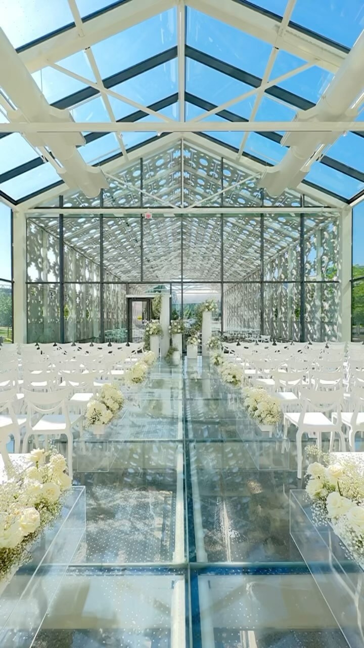 You know we love a good black & white affair! Reliving this beauty from Sabrina & Byron’s wedding last weekend 🤍🖤
Reel & videos @deardiarysocial
Wedding design & planning @lachicsoiree
Florals @preciousflowers_
Backdrop @engineeredarts
Furniture & Rentals @detailzfurniturerentals
Draping @enzomercuridesigns
Carpet @reznickeventcarpets
Dancefloor @eventgraffiti
Table top rentals @splendidsettings
Venue @hotelxtoronto
Stationary @twenty8.designs
Favours @succulentchoco
Seating chart @confettieventrentals.ca
Cake @lemielcakes
Stage @bbblancevents
Makeup & Hair @jenevoymakeupstudio
Dress @enzoani
Suit @empirecustoms_official
Photo @mangostudios
Video @tveproductions
Balloons @akballoons
#lachicsoiree #toronto #wedding #weddingdecor #weddingdesign #design #summer #summerwedding #weddinginspiration #weddinginspo #blackandwhite #decor