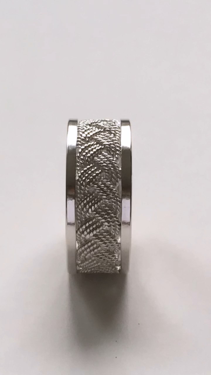 Bague tressée !
#ringmaking #howtomake #braid #braidjewelry #silverring #filigreejewelry #tresse #bague #silverjewelry #makingof #noeebijoux
