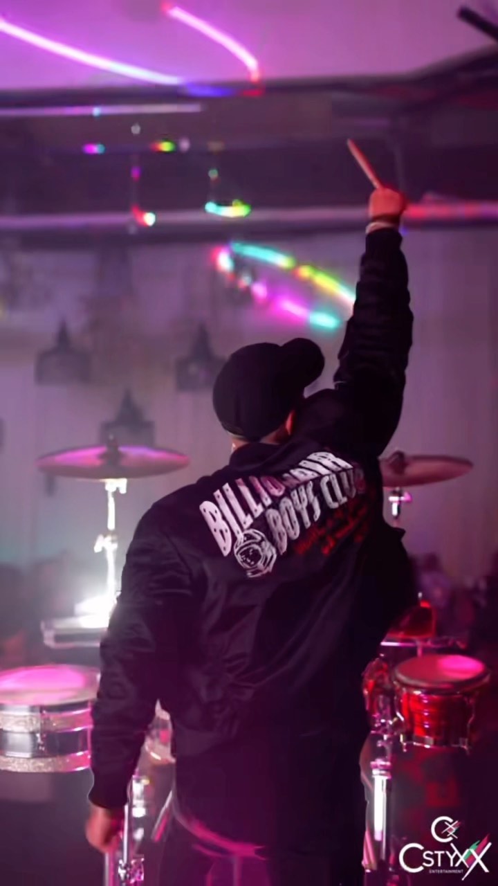 The Sequel 🟢🔴🟣
@lpmusicofficial // @zildjiancompany
#musician #nightlife #livemusic #liveentertainment