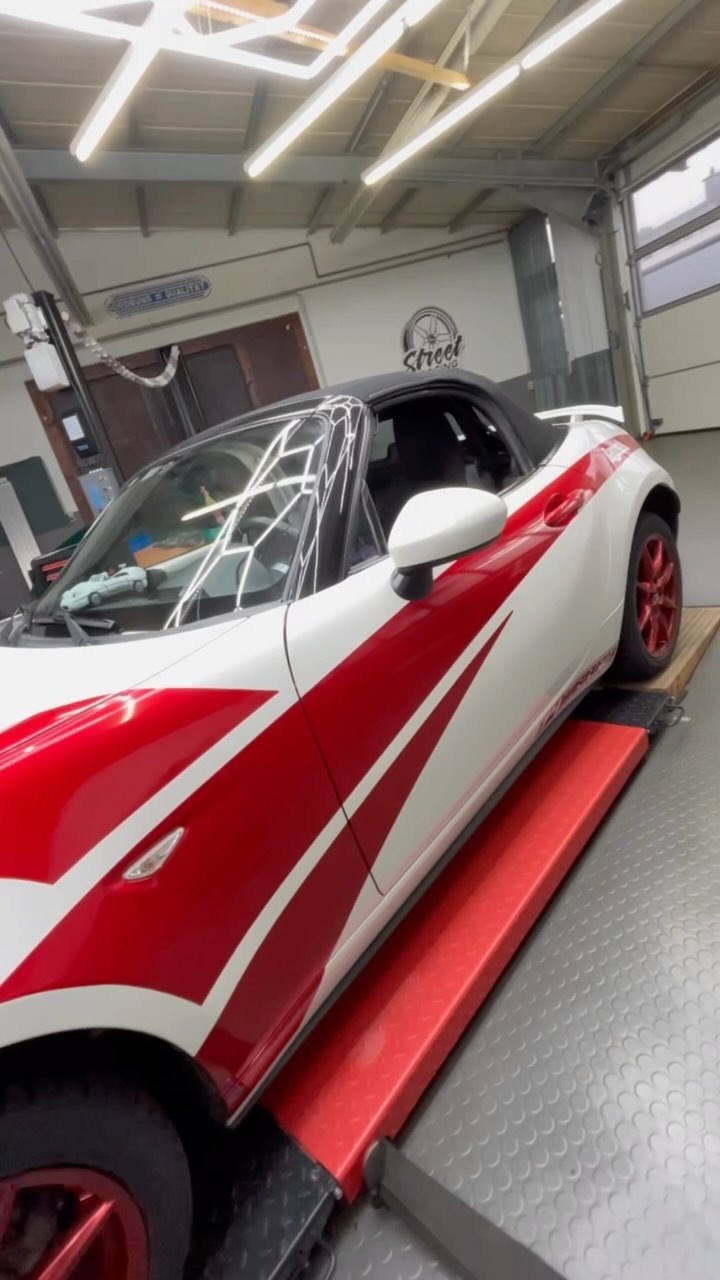 ❌ Mazda MX5 ❌
➖➖➖➖➖➖➖➖➖➖➖
Ausgeführte Leistungen:
❎Individuelles Design in Candy red foliert
➖➖➖➖➖