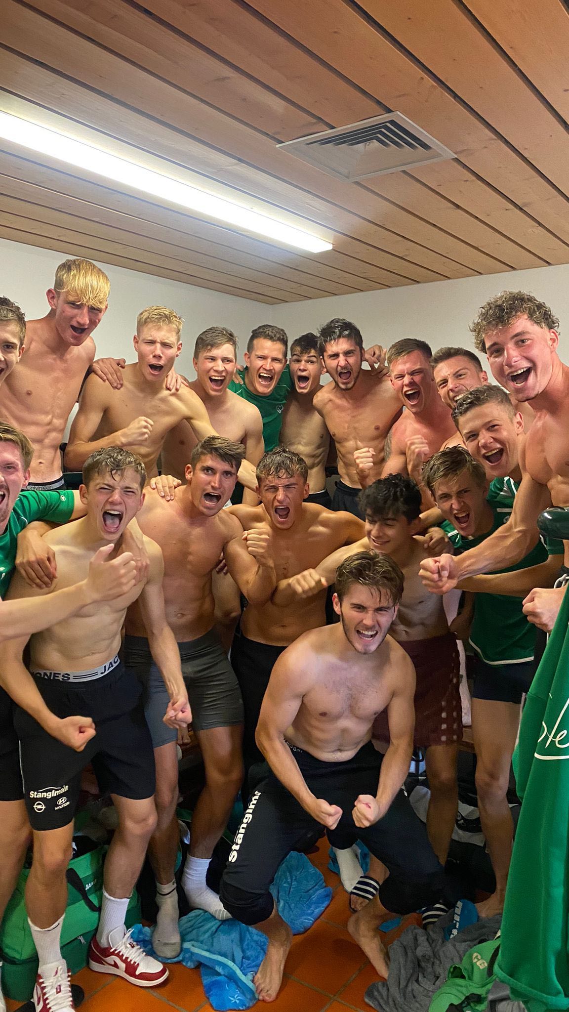 +++ EILMELDUNG +++
0:1 Derbysieg beim @fcpenzberg
Wir bedanken uns bei unserem 11-Meter Torschützen @georgkutter 💚🐉
#edid #nurdertsv #tsvmurnau #derbysieger #fußballfamilie #auswärtssieg