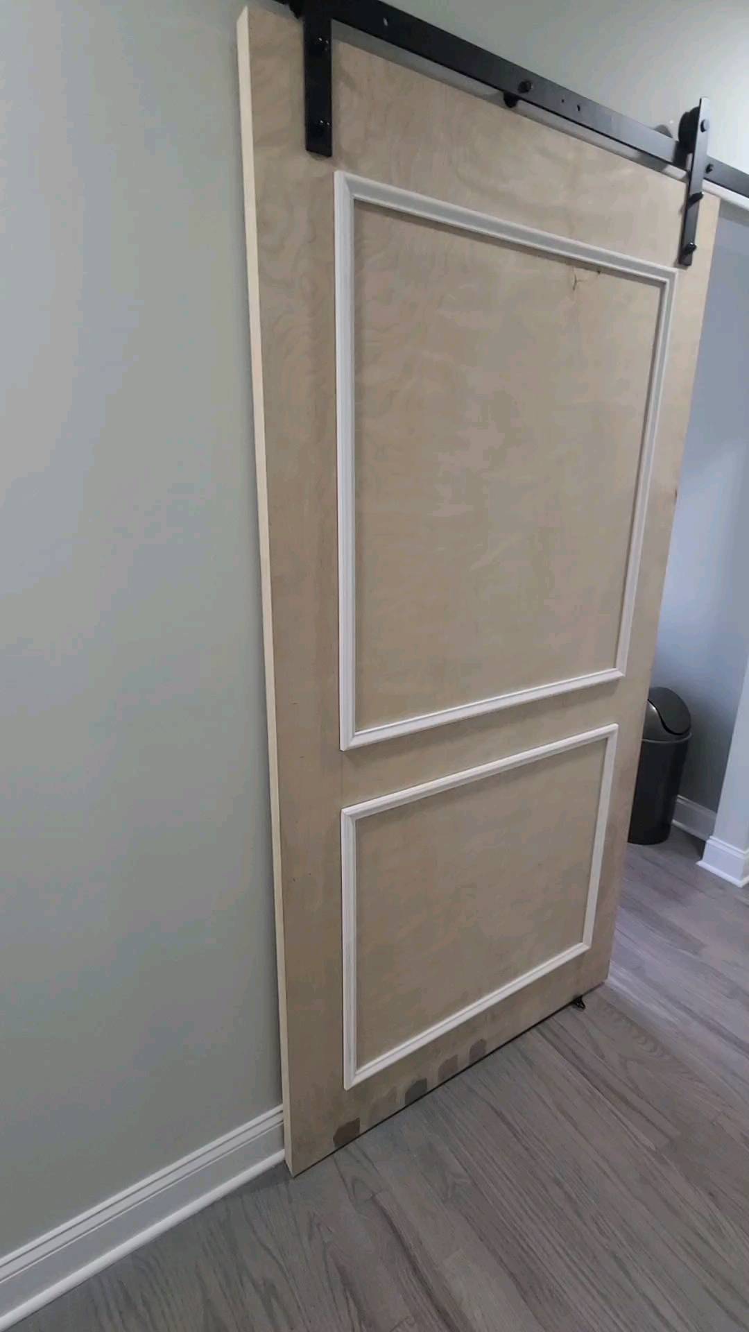 Barn door paint, stain and poly
#theinfamouspainter
#paintingcontractor
#interiorpainting
#paintingbusiness
#commercialpainting
#painting
#painter
#paintlife
#sherwinwilliams
