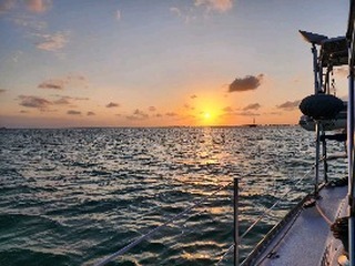 GOOD Day Sunshine! Sunset to Sunrise at 7 mile bridge in Marathon FL. Another beautiful end to a day and start to the next!
#sunsetphoto #sunset #sunsetlovers #sunrise #sunrisephotography #goodday #gooddaysunshine #piratetimesailingadventures #youtube #youtubechannel #livingthedream #sailboat #liveaboard