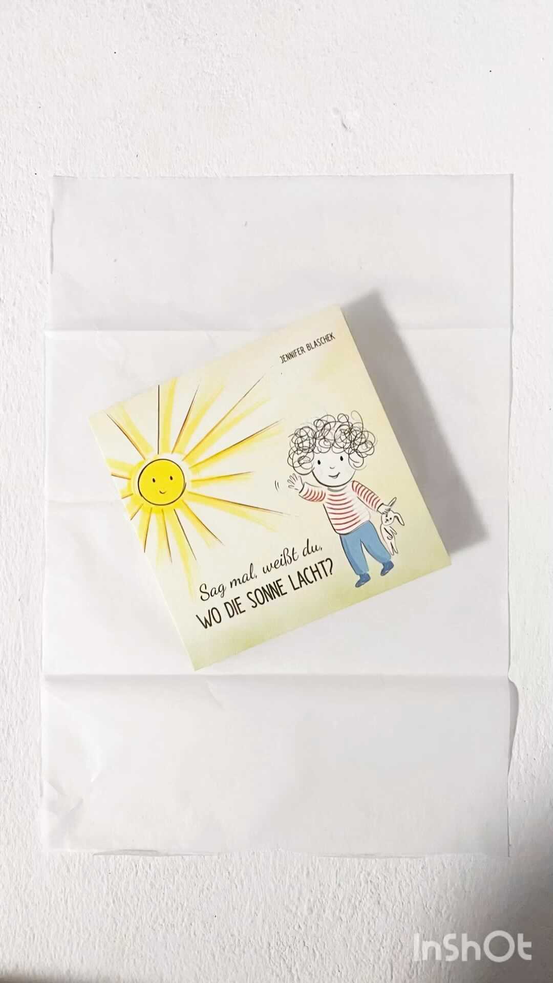 … ich bin dann mal beschäftigt mit Packerl machen 😍 DANKE ihr Lieben, für all eure Bestellungen ☺️☺️ Bin schon sooo gespannt, was ihr zu der Geschichte sagt ❤️
In meinem Online Shop kannst du das Buch jetzt versandkostenfrei (Österreich / Deutschland) bestellen 😊️ (Link in der Bio)
⠀⠀⠀⠀⠀⠀⠀⠀⠀
#kinderbuch #buch #bilderbuch #feelgood #achtsamkeit #kinder #selbstliebe #illustrationen #geschenkidee #bilderbuchliebe #vorlesen #lesenmachtglücklich #buchliebe #kinderbuchillustration #kinderbücher #herzenssache #handgemacht #smallbusiness #nachhaltig