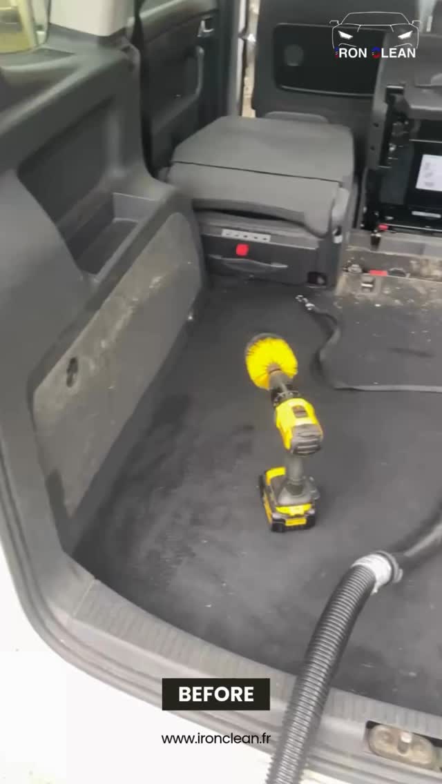 🚐✨ Prestation Express Intérieure sur ce VW Touran : 3h de travail pour un résultat qui change tout !
Quand on parle de nettoyage express, chez Iron Clean, ça ne veut pas dire « rapide et bâclé » — mais efficace, soigné et complet.
Et ce Touran en avait bien besoin !
🧼 Ce que j’ai fais en 3h :
✅ Aspiration complète de l’habitacle, tapis, sièges et coffre
✅ Nettoyage des plastiques et surfaces de contact
✅ Dépoussiérage minutieux, même dans les moindres recoins
✅ Vitres intérieures + finitions nettes et propres
💬 Parce que même une voiture familiale ou pro mérite un habitacle frais et agréable,
Iron Clean redonne vie à vos intérieurs, sans immobiliser votre véhicule toute la journée.
📍 Intervention à domicile – secteur Saint Michel de Rieufret
📲 Réserve ton créneau sur www.ironclean.fr
📞 06.83.60.17.54
#lavageauto #detailing #cardetailing #ironclean #gironde #avantapres #nettoyageauto #autodetailing #caredetail #cardetail #volkswagen #volkswagentouran #touran