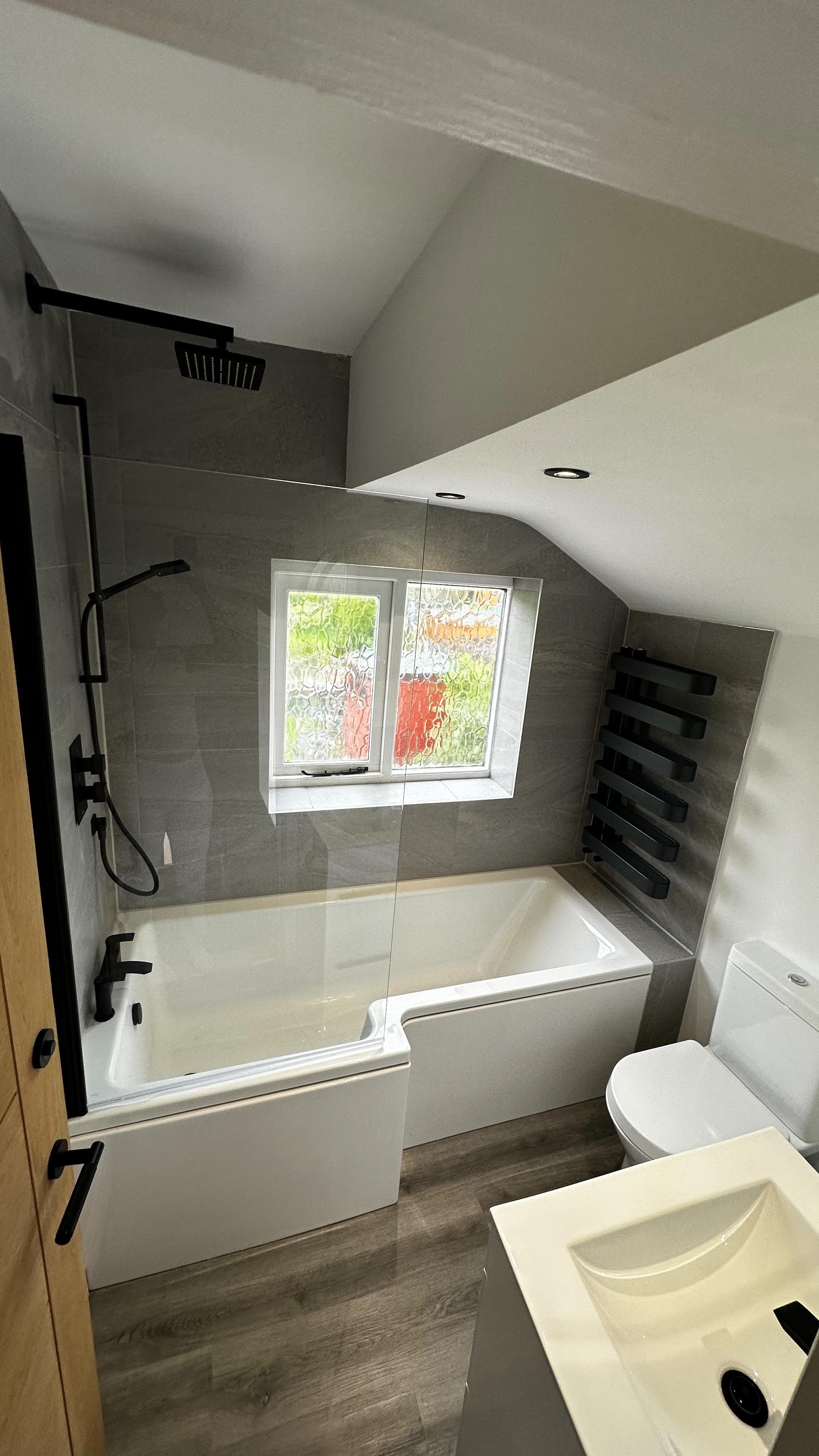 Looking for a complete bathroom renovation? We’ve got you 👏
We helped this client to modernise their outdated bathroom while still making use of the full space. We moved the toilet over to the right hand side of the room, making space for a larger and more aesthetic L shaped bath with an overhead rain shower.
If you’re wanting to give your bathroom a revamp, call us today on 07513263518 for a quote! 📞
#bathroomrenovation #bathroomdesign #bathroomremodel #bathroommakeover #plumberhighpeak