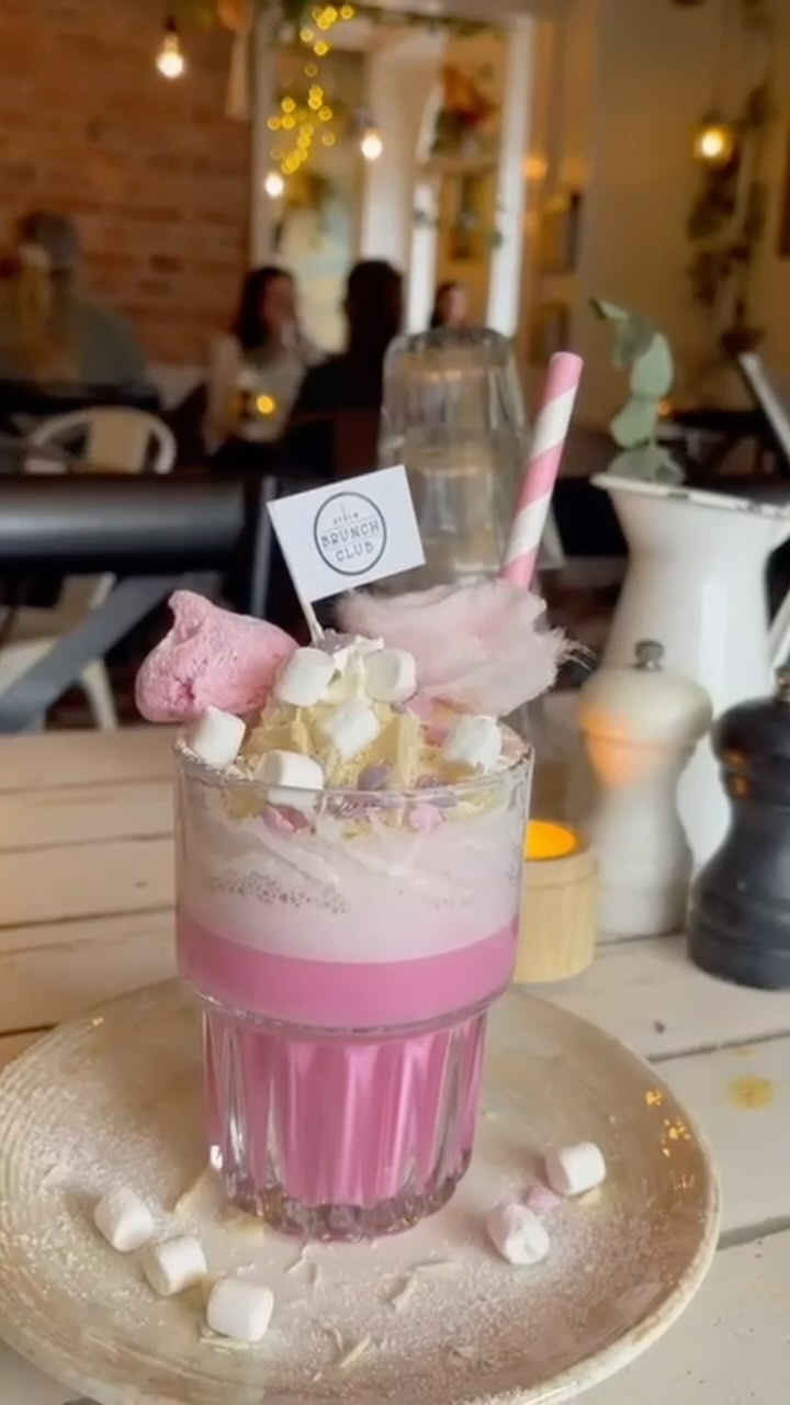 Say hello to our Valentines Strawberry Hot Choco! 💖
A strawberry flavoured hot chocolate with a strawberry sauce swirl and topped with whipped cream, strawberry meringue, mini marshmallows, dehydrated strawberry, pink cotton candy and sprinkled with loooove ✨🫶 Vegan option available 🌱
Available at both locations during February ✌️