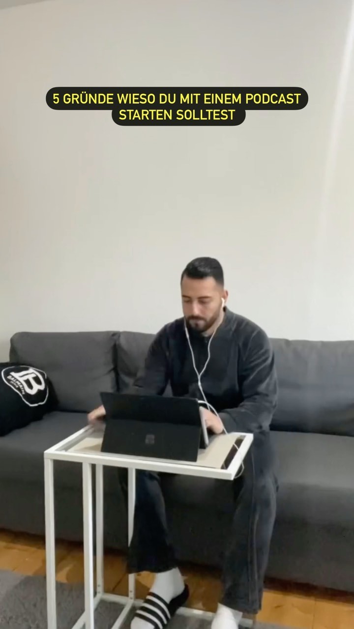 🎙️✨ Ein Podcast – dein Geheimrezept für Social-Media-Erfolg! 🚀🌟 Hier sind einige Gründe, warum der Einstieg in die Podcast-Welt nicht nur spannend, sondern auch ein Game-Changer für deinen digitalen Einfluss sein kann:
1️⃣ Authentizität und Verbindung: In einer Welt voller visueller Reize bietet der Podcast-Raum eine intime Plattform für authentische Gespräche. Deine Stimme erreicht direkt die Ohren deiner Zuhörer, schafft Vertrauen und baut eine persönliche Verbindung auf, die Bilder allein nicht erreichen können.
2️⃣ Expertenstatus aufbauen: Mit einem Podcast positionierst du dich als Experte in deiner Nische. Teile dein Wissen, bringe interessante Gäste ins Gespräch und etabliere dich als vertrauenswürdige Stimme in deinem Bereich. Dies stärkt nicht nur dein persönliches Branding, sondern zieht auch neue Follower an.
3️⃣ Multitasking-Freundlichkeit: Podcasts passen sich dem hektischen Lebensstil perfekt an. Deine Community kann dich beim Workout, beim Pendeln oder beim Erledigen von Hausarbeiten begleiten. Die Zugänglichkeit schafft eine ständige Präsenz in ihren Leben, was wiederum deine Sichtbarkeit erhöht.
4️⃣ Kreativer Content mit geringem Aufwand: Ein Podcast erfordert weniger visuelle Gestaltung als andere Formen von Content. Das bedeutet weniger Zeit für die Produktion und mehr Raum für kreative Ideen und tiefgreifende Diskussionen.
5️⃣ Community aufbauen: Durch Hörerfeedback, Fragen und Interaktionen über soziale Medien kannst du eine aktive Community aufbauen. Dein Podcast wird zum zentralen Ort für tiefgehende Diskussionen, und deine Social-Media-Plattformen werden zu Orten des Austauschs und Engagements.
Höre dir jetzt meine neue Folge an 🚀🎧 Es dreht sich alles um Metas Twitter-Konkurrenten Threads. Was die neue Social-Media-Plattform kann und wie sie sich von Twitter unterscheidet, erfährst du in der aktuellen Folge.
@m.o.media_
___
#instagramtipps #instagramstrategie #instagramlernen #mehrreichweite #sichtbarkeit #hamburg #reichweite #threads #instagram #thread #threadstipps #podcast #podcastfolge #spotify #applepodcast
