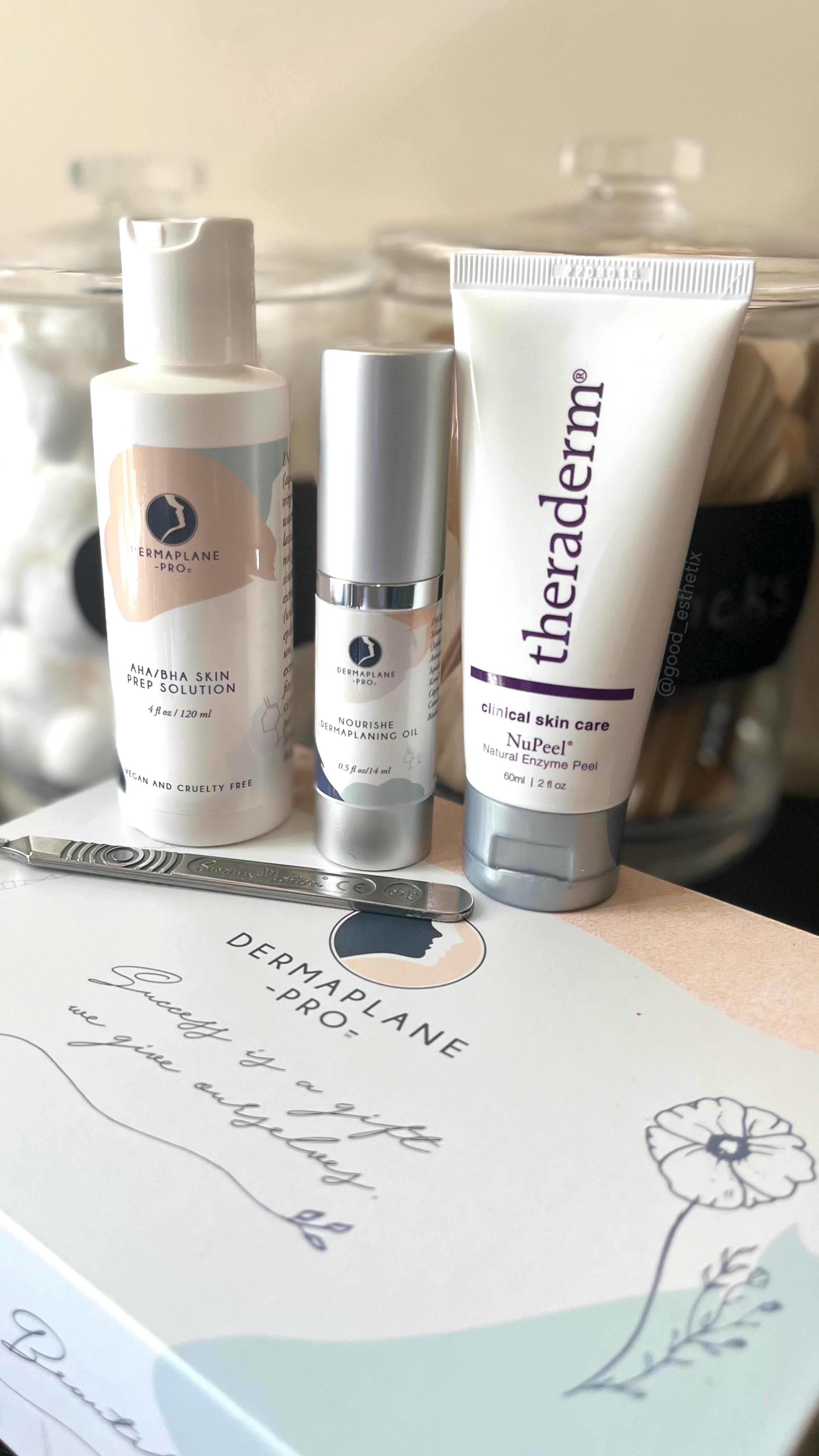 Nothing compares to that post Dermaplane GLOW! 🌟
•Brighter skin ☑️
•Hydration ☑️
•Soft skin ☑️
What are you waiting for?! Take advantage of our $50 dermaplane special – DM to claim!