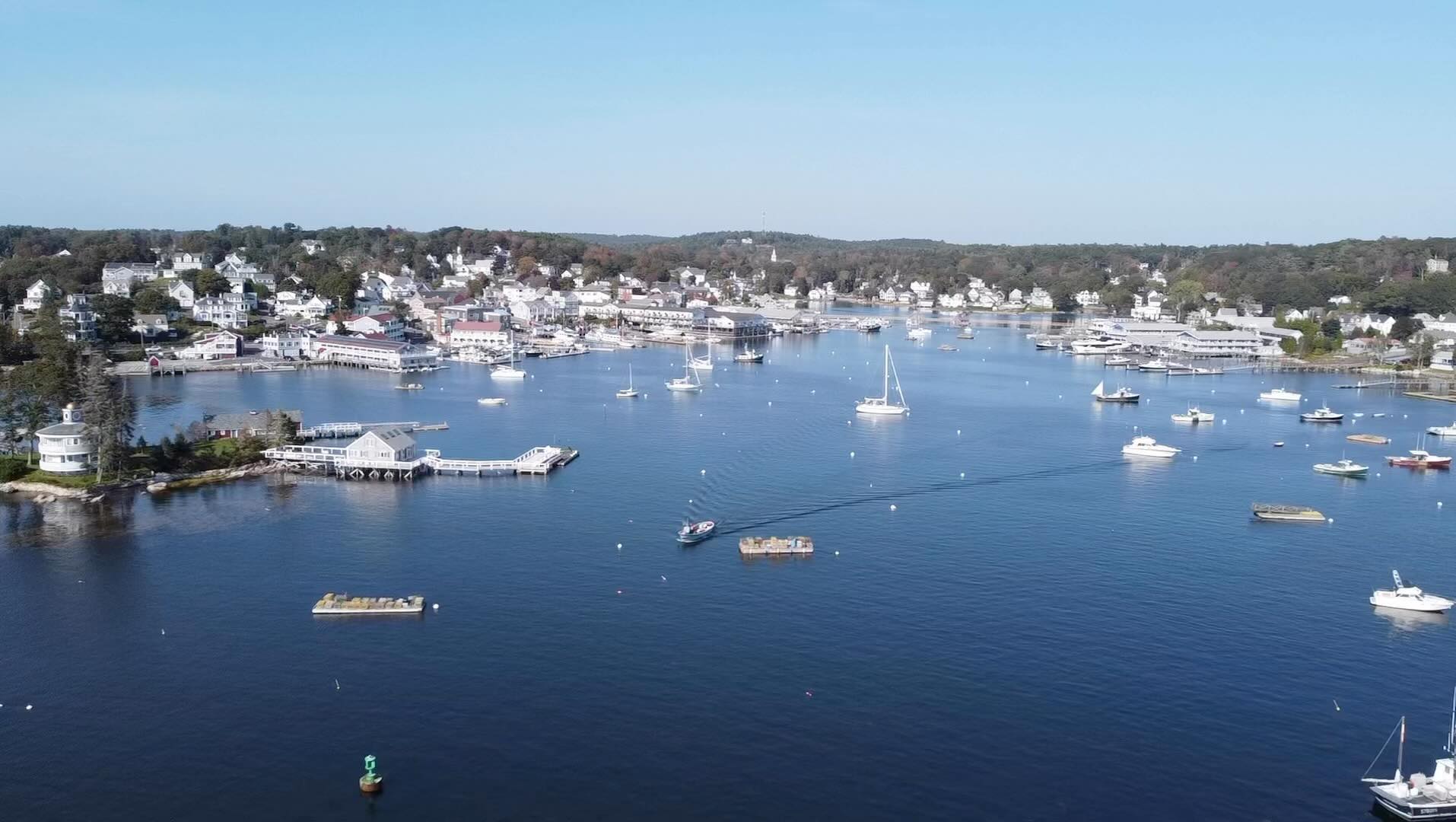 Beautiful day in Boothbay Harbor! ๐ We are excited to announce that we are now open YEAR ROUND. Come enjoy fall in Maine. #boothbayharbor #fallinmaine #fallfoliage #harbor #boating #yachting #vacationland #boothbay #vacationinmaine