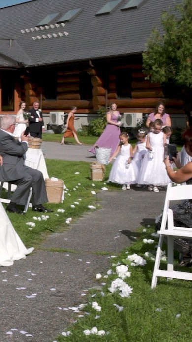 Cérémonie de Mariage pour Sylvain et Mélissa, très beau moment 😁😁 petit BTS également. @parcgatineaupark
Gorgeous moment at the Melissa and Sylvain Wedding 💍
#weddingphotographer #weddingottawa #photographedemariage #mariagegatineau #cérémonie #weddingentrance #ottawaphotographer #click #snapshot #weddingmoments #photodemariage #loveofmylight #nicolaschevallierphotography