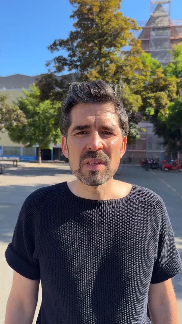 Millionen Menschen haben die Nazis ermordet. Schüler:innen kamen von einem auf den anderen Tag nicht mehr mit ihren Freund:innen in die Schule. Sie fehlten. Kamen nie zurück. Heute durfte ich ihnen, mit Generationen von Schüler:innen und Lehrer:innen nach ihnen, gedenken und ihnen ein mahnendes Denkmal setzen. Gunter Demnig hat Stolpersteine für weitere sieben ermordete Schüler des heutigen Max Planck Gymnasium in Trier gesetzt. Danke an die gesamte Bildungsfamilie, die wir hier am MPG Demokratiebildung, Erinnern und Begegnung ermöglicht. Bleiben wir wachsam und stabil.
#stolpersteine #schule #bildung #demokratie #niewieder #erinnerungskultur #mpgtrier #trier #sventeuber #trierimlandtag