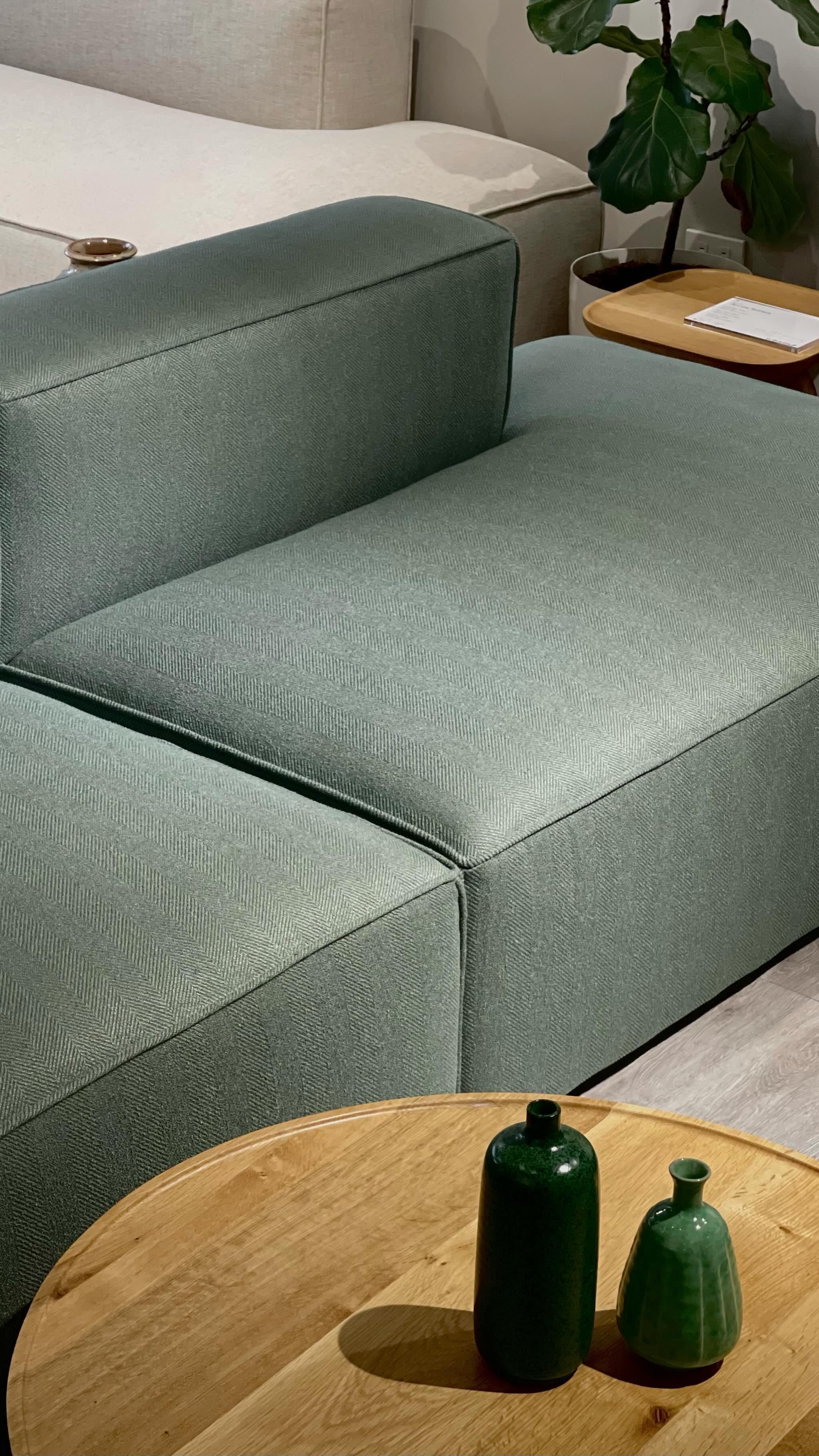 NEW IN — Our Modulo LR08-950 in a limited fabric HERRINGBONE SAGE just arrived in our Makati Showroom. Discover a renewed perception of the essential at @reformaph
Visit our Showroom:
