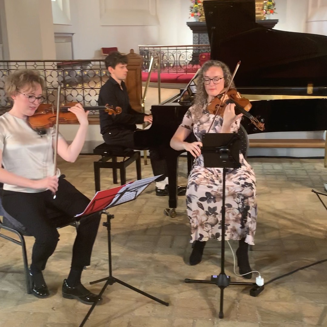 •• Concert with great friends at @Kulturmødet 🎻💃🙌💥✨Snippet from the wonderful Brahms Piano Quartet No.3 in c minor 🥰.
.
.
.
.
. #brahms #johannesbrahms #pianoquartet #classicalmusic #violin #violinist #onstage