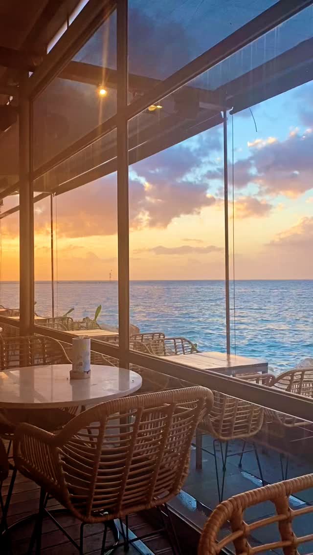 I’m a sucker for sunsets & a good meal, especially when there’s a waterfront view.
For almost 5 years now, I’ve been traveling, eating, exploring, and living full-time in hotels on about $500 a week. I’ve gotten really good at finding $50/night hotel deals, usually at @marriottbonvoy properties.
One thing I’ve learned: I’m happiest by the ocean. That’s why you’ll typically find me in seaside towns around the world.
Back in September 2021, I was dreaming of Greece… but I didn’t have #Mykonos or #Santorini money. So I searched the entire country of Greece (instead of a specific city) on the Marriott website and sorted by price. The cheapest? A waterfront gem: @moxy.patramarina, at that time the public rate was just $48/night or 8K points.
I stayed for 3 months & completely fell in love with Patras, a small coastal city in Greece with beautiful wineries, kind people, & the most spectacular cotton candy sunsets.
This video was taken at a tiny café across from my hotel, which quickly became one of my favorite places to sip wine, enjoy incredible Greek food, & watch the sun go down.
Let this be your reminder that travel doesn’t have to be expensive, it just takes flexibility and a little strategy.
If you want to travel like me check out the link in my bio, www.insearchoftraveler.com/products to subscribe to my FREE, Deal of the Day, $50/night hotel deals newsletter.
#patras #visitgreece #greekislands #affordablegreece #seasidevibes #sunsetlovers #patrasgreece #moxy #moxypatras #insearchoftraveler #traveltipsforbrokepeople #blacktraveler #blacktravelalliance #blacktravelmovement #blacktravelinfluencer #blacktravel #blacktravelfeed #blackluxury #blackingreece #cottoncandysunset #sunsetlover #sunsetbeach #LuxuryForLess #LuxuryOnABudget #seasideview #budgetluxury #marriottbonvoy #hoteldeals