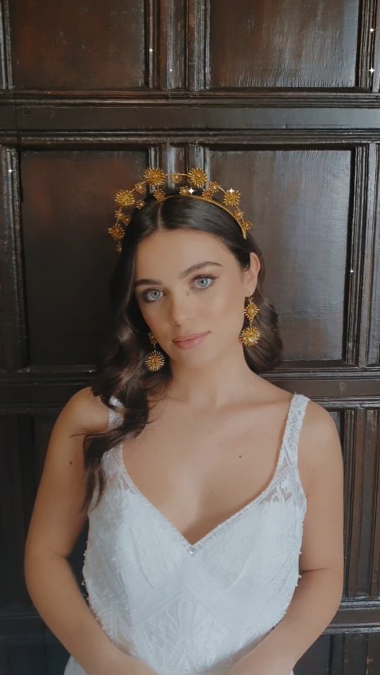 S N E E K - P E E K a few of my fabulous new designs for you to get your wedding feels going 😍. All designed and handmade by moi! Coming very soon!
.
.
.
@eleonoracan
@jodiemakeupuk
@flixton_house
@cherish_bridal_northwich
.
.
.
#bride #bridalstyle #bridetobe #weddingfeels #starheadpiece #celebstylist #vintagewedding #bridalheadpiece #bridalhairstyle #weddingplanning #occasionwear #weddinghairstyle #weddingheadpiece #weddingaccessories #wedding #weddingfashion #weddingcrown #bridalcrown #weddinginspiration #brideinspiration #highfashion #bohobride #weddingmakeup #bridalmakeup #bridalhair #wedinspo #weddingstyle #celestialwedding #headpiece #bohoheadpiece
.