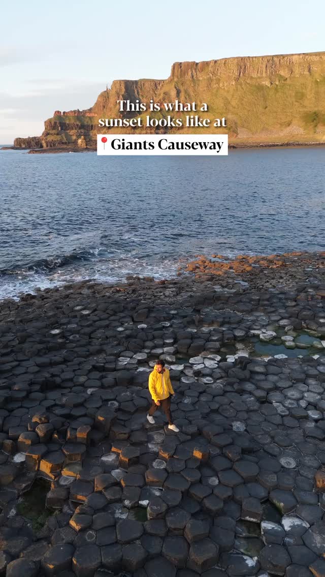 One of those sunsets that makes you feel tiny… and infinite at the same time …
📍Giants Causeway
#northenireland☘️ #northernirelandtourism #irish #ireland #giantscauseway