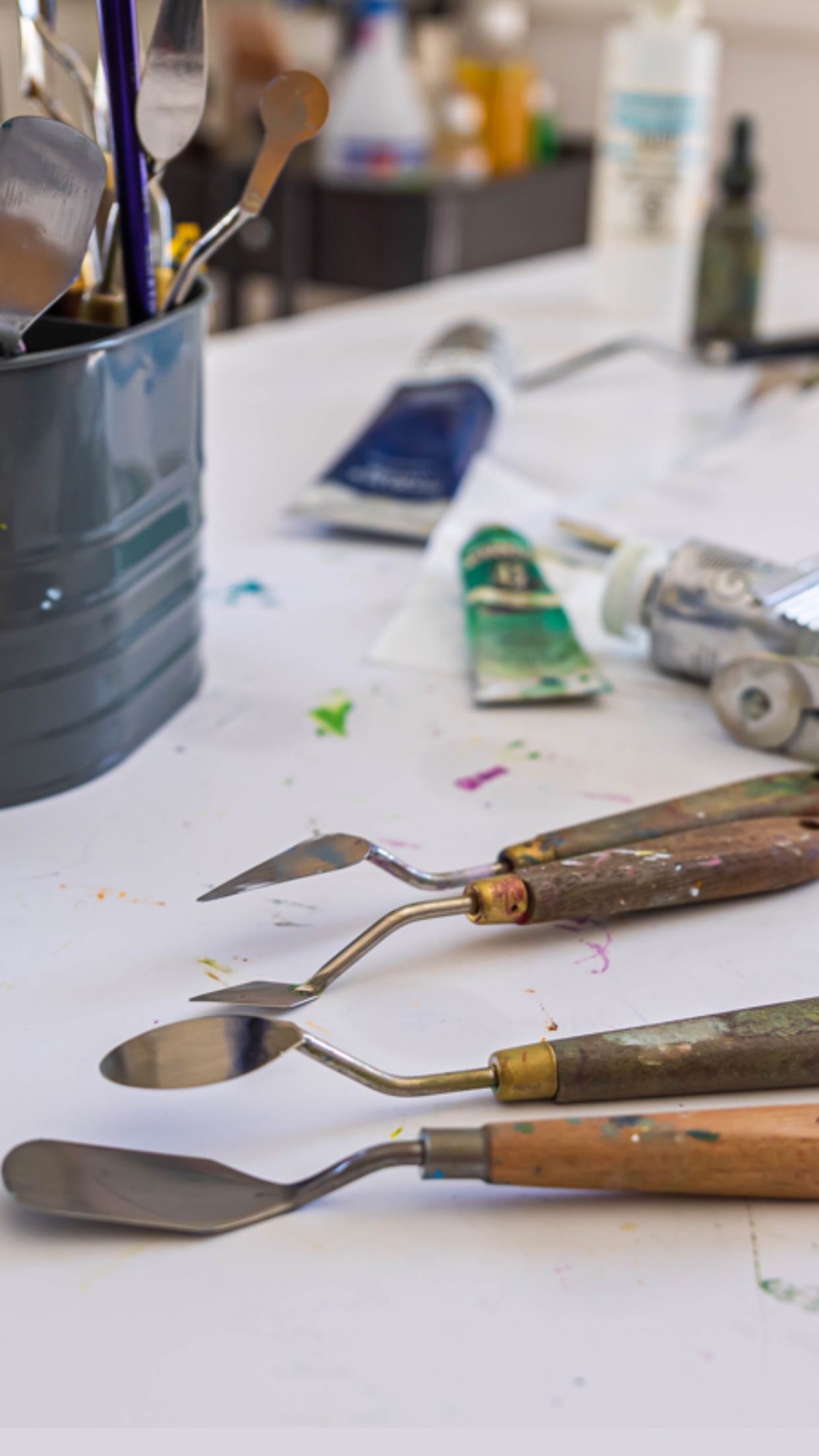 It’s good to be back and dive in to my favourite routine 💛
#paintingprocess #oilpainting #letspaint #shopart #canada