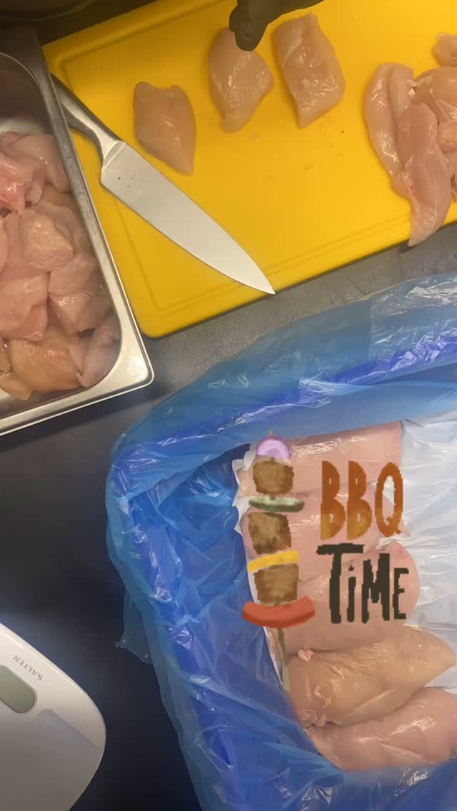 Onze heerlijke kipbrochetten al geproefd?!
Wil je ze liever zelf bakken op de bbq? Dat kan maar bestellen is een aanrader anders gaan ze bij ons op de grill.
Ribbetjes en kip onderdelen kunnen ook natuurlijk. summer time ☀️
+32 497 69 51 31
Www.kbraad.be