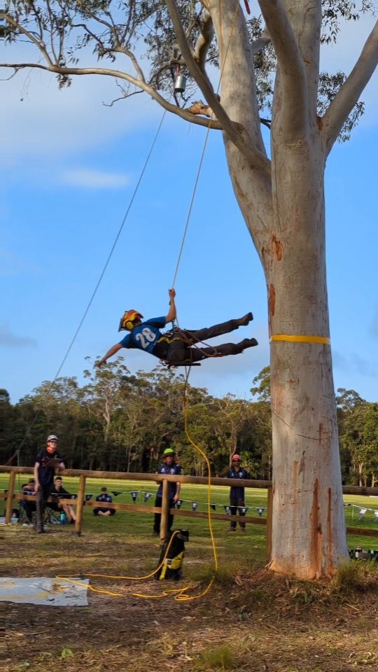 Participated in the Queensland Tree Climbing comp this weekend. I'm not a serious comp climber but it's always a good time catching up with friends and swinging around some trees 👌😁 Thank you to the Queensland Arboriculture Association and sponsors like @husqvarnaaustralia and @vermeeraustralia and all the other people who made this event such a great day!