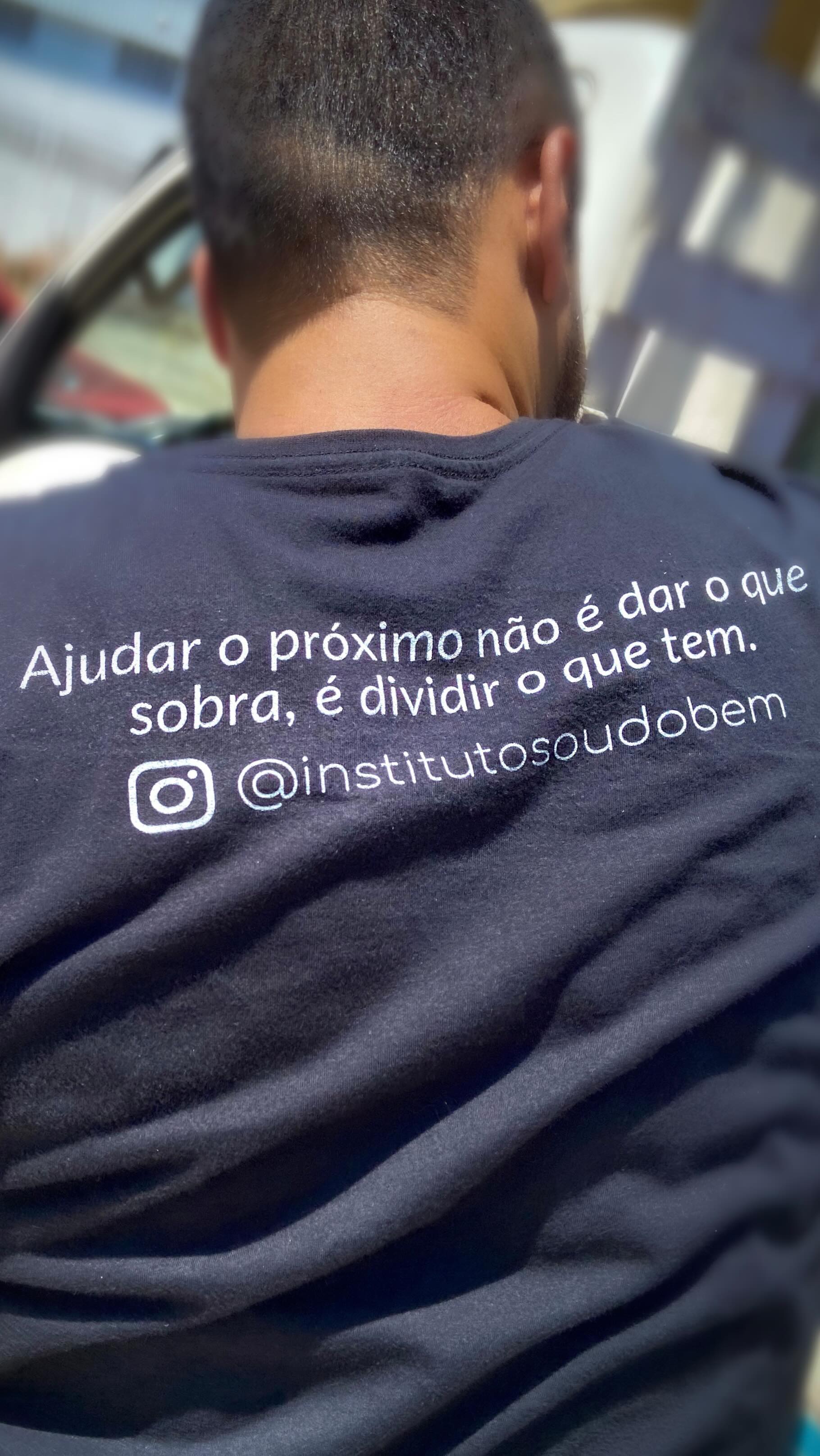 Hoje distribuímos 369kg de legumes, verduras e frutas na comunidade do Uga-uga, em Ramos.
Nosso agradecimento especial ao @pedropassione e @val.ceasa pelas doações 💙Também agradecemos a todos os voluntários que fizeram essa ação acontecer!
#acaosocial #comunidade #doação