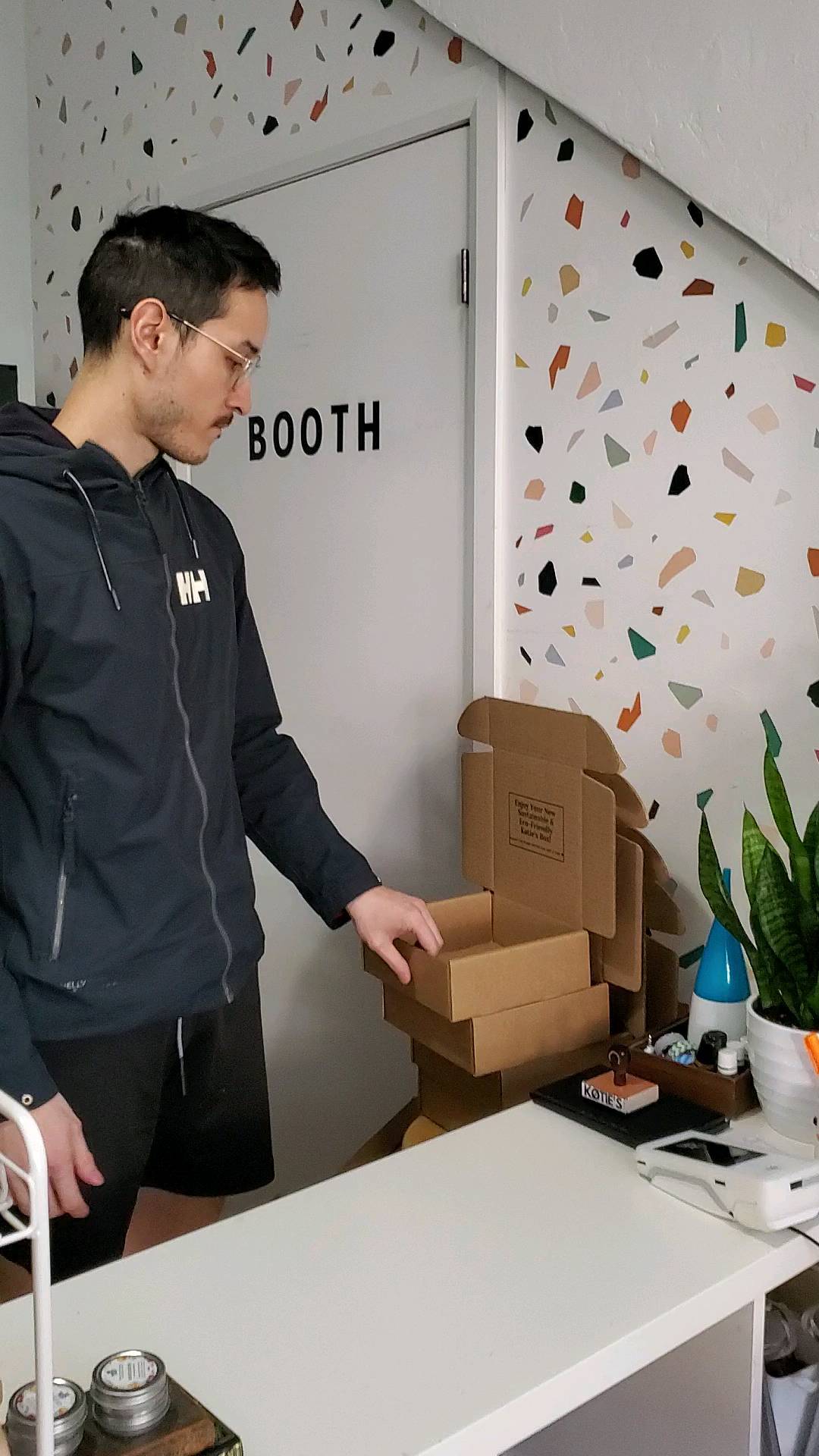 When you won the lottery in the fish pool 🐟 🥰
Follow our page @koties_shop to receive more updates on our life owning a mini store 🥰🤩
#businessowner #packaging #packingorders #montreal